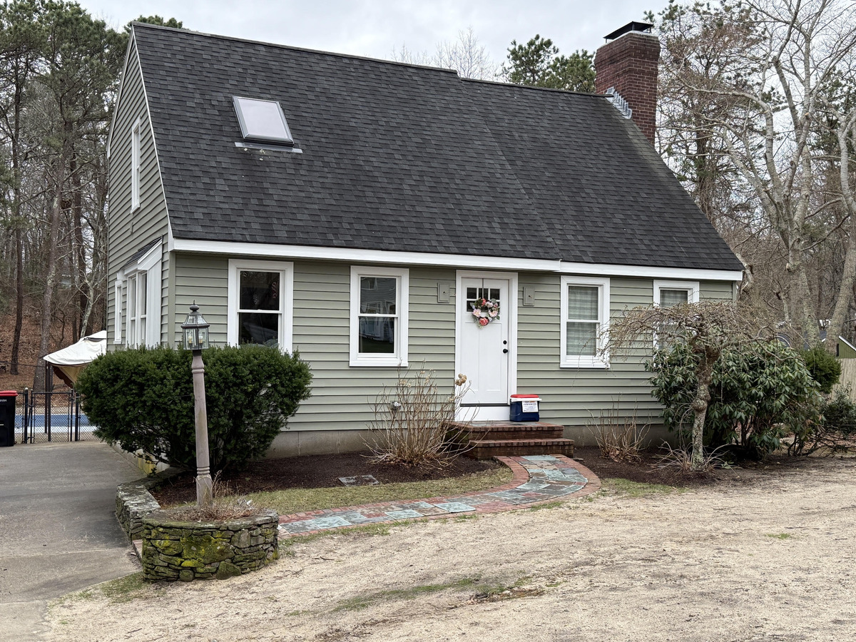 Cape Cod style home with new siding in Plymouth
